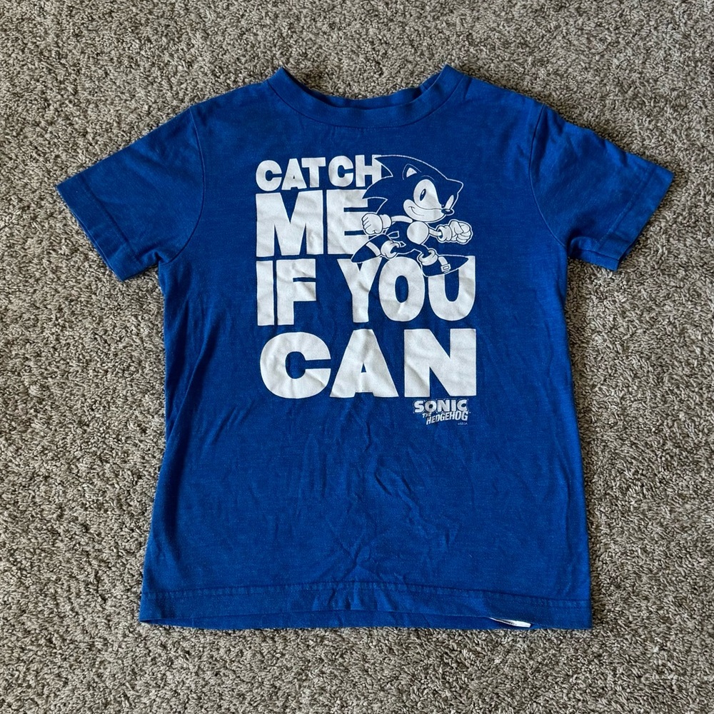 Sonic the Hedgehog "catch me if you can" Old Navy short sleeve tshirt Small 6-7